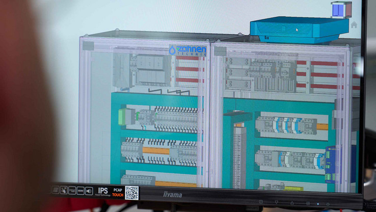 EPLAN Pro Panel Routing Zahnen works with multi-line and defined connections and has adapted the schematics and 3D macros accordingly to be able to use EPLAN Pro Panel for routing.