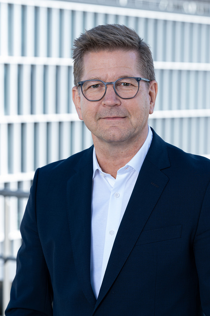 Bernd Schewior Bernd Schewior, Senior Vice President Professional Services Global
